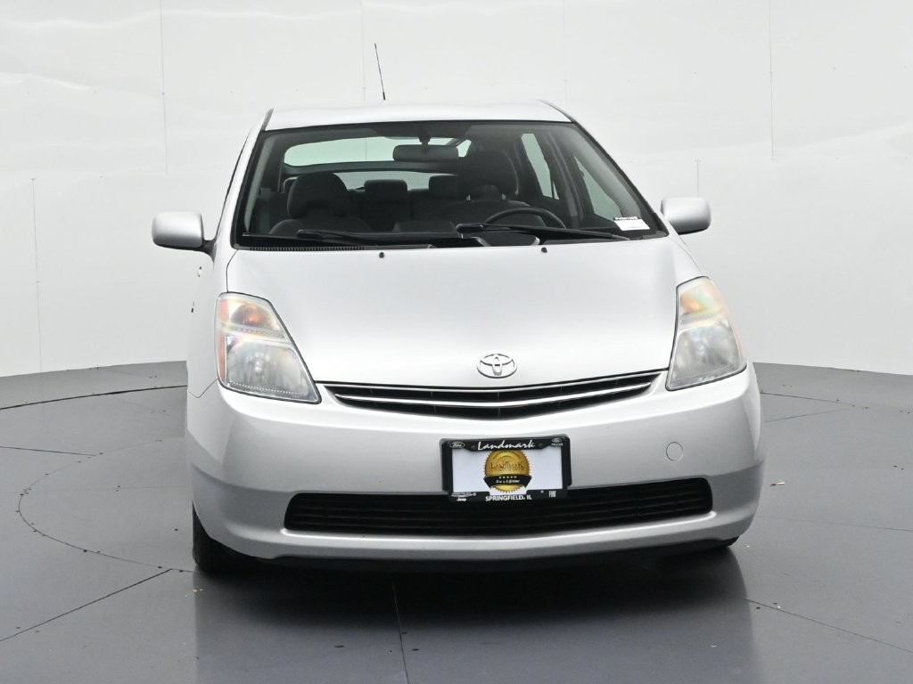 Toyota Prius Vehicle Full-screen Gallery Image 3