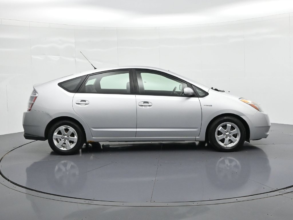 Toyota Prius Vehicle Full-screen Gallery Image 5
