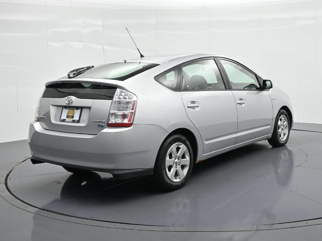 Toyota Prius Vehicle Full-screen Gallery Image 6