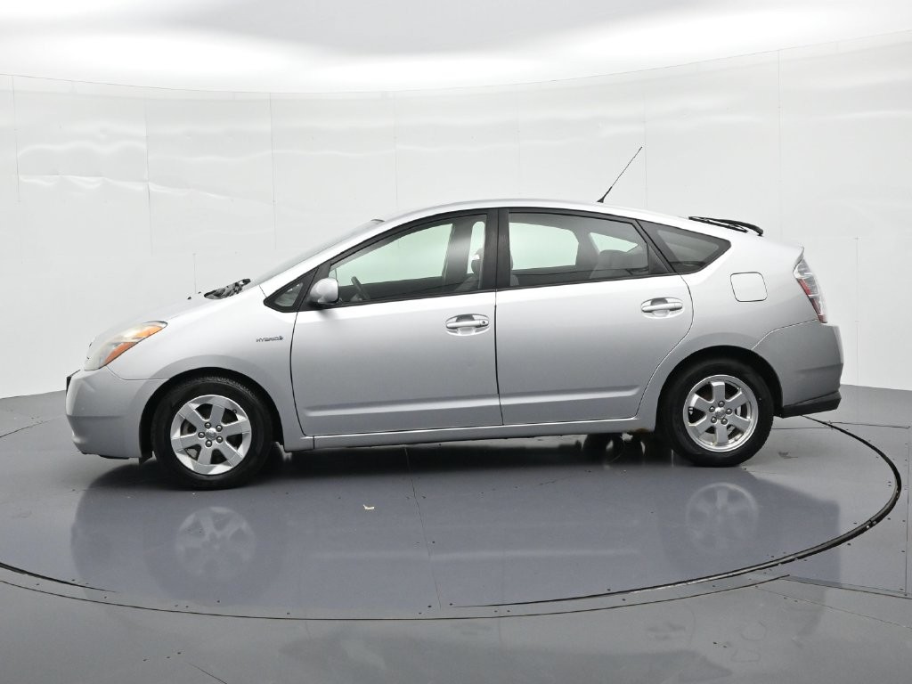 Toyota Prius Vehicle Full-screen Gallery Image 9