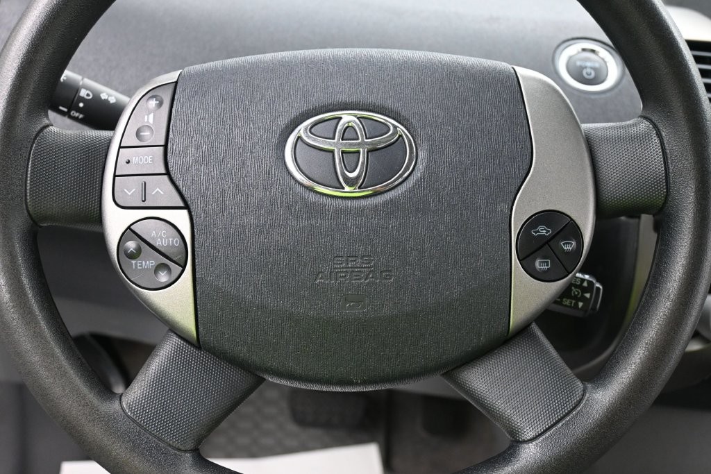 Toyota Prius Vehicle Full-screen Gallery Image 11