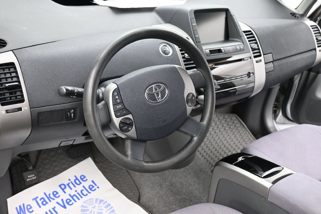Toyota Prius Vehicle Full-screen Gallery Image 13