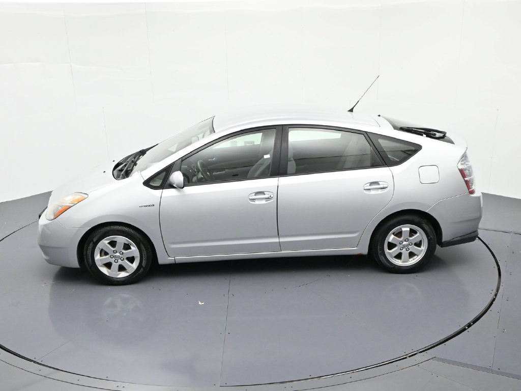 Toyota Prius Vehicle Full-screen Gallery Image 17