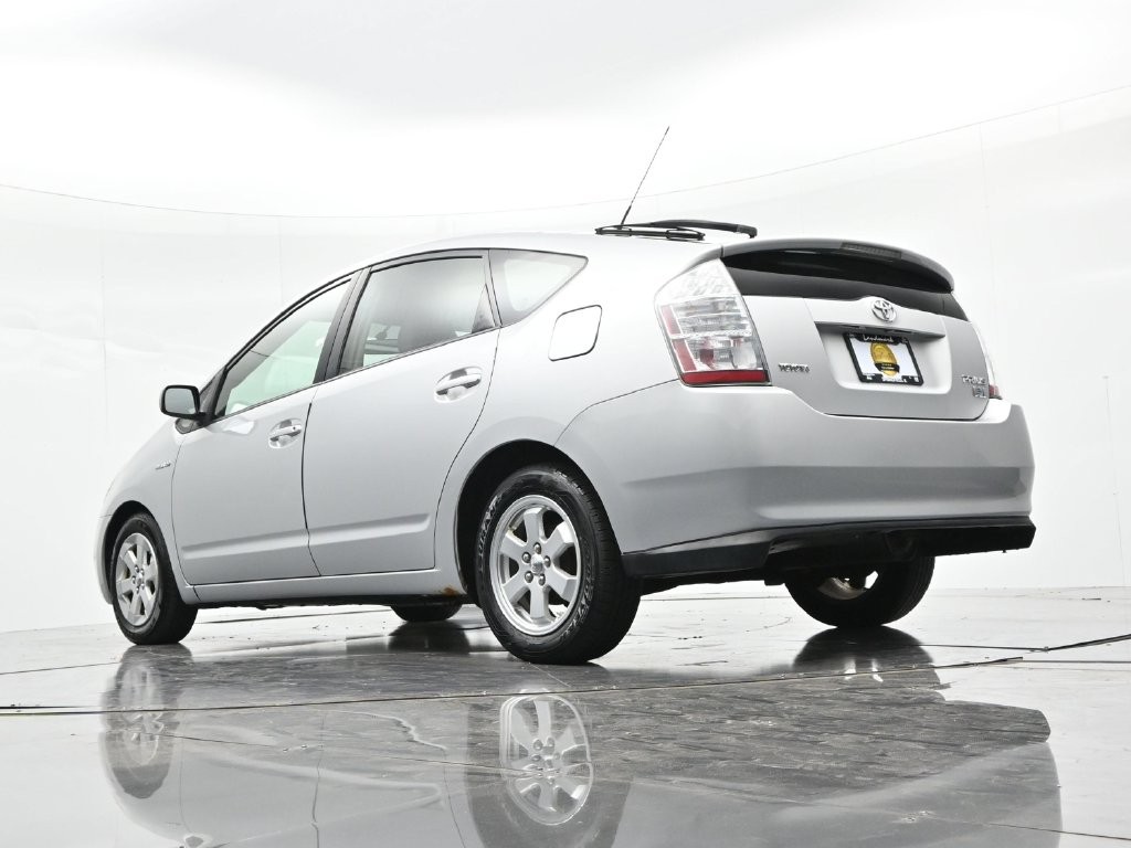 Toyota Prius Vehicle Full-screen Gallery Image 18