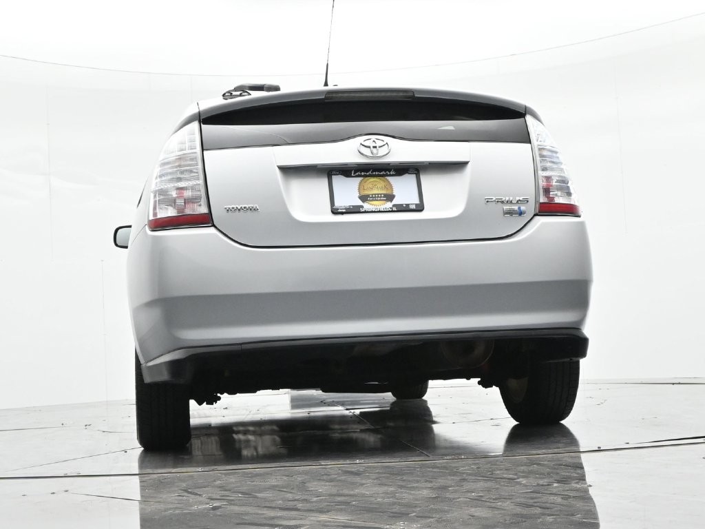 Toyota Prius Vehicle Full-screen Gallery Image 19