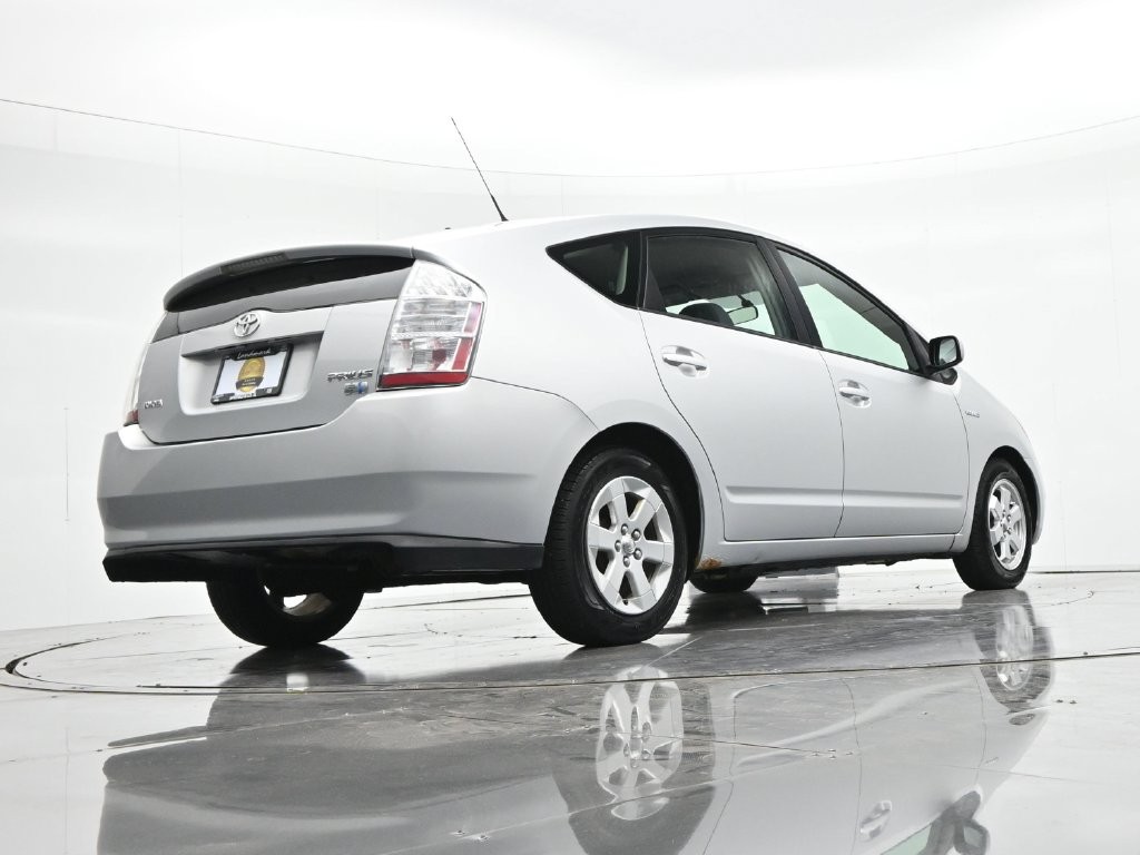 Toyota Prius Vehicle Full-screen Gallery Image 20