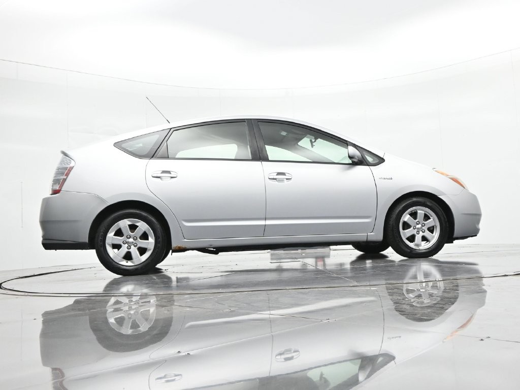 Toyota Prius Vehicle Full-screen Gallery Image 21