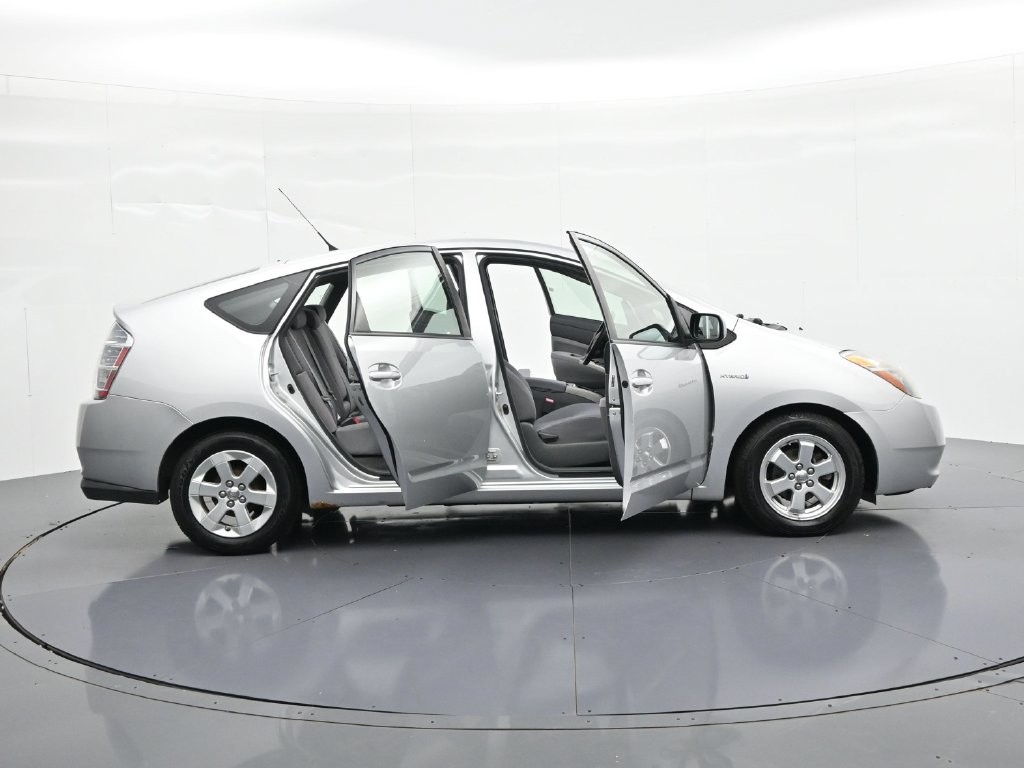 Toyota Prius Vehicle Full-screen Gallery Image 22