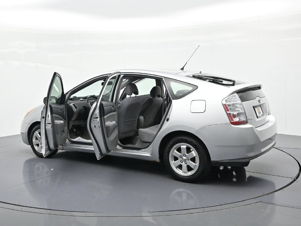 Toyota Prius Vehicle Full-screen Gallery Image 23