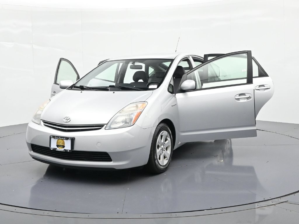 Toyota Prius Vehicle Full-screen Gallery Image 24