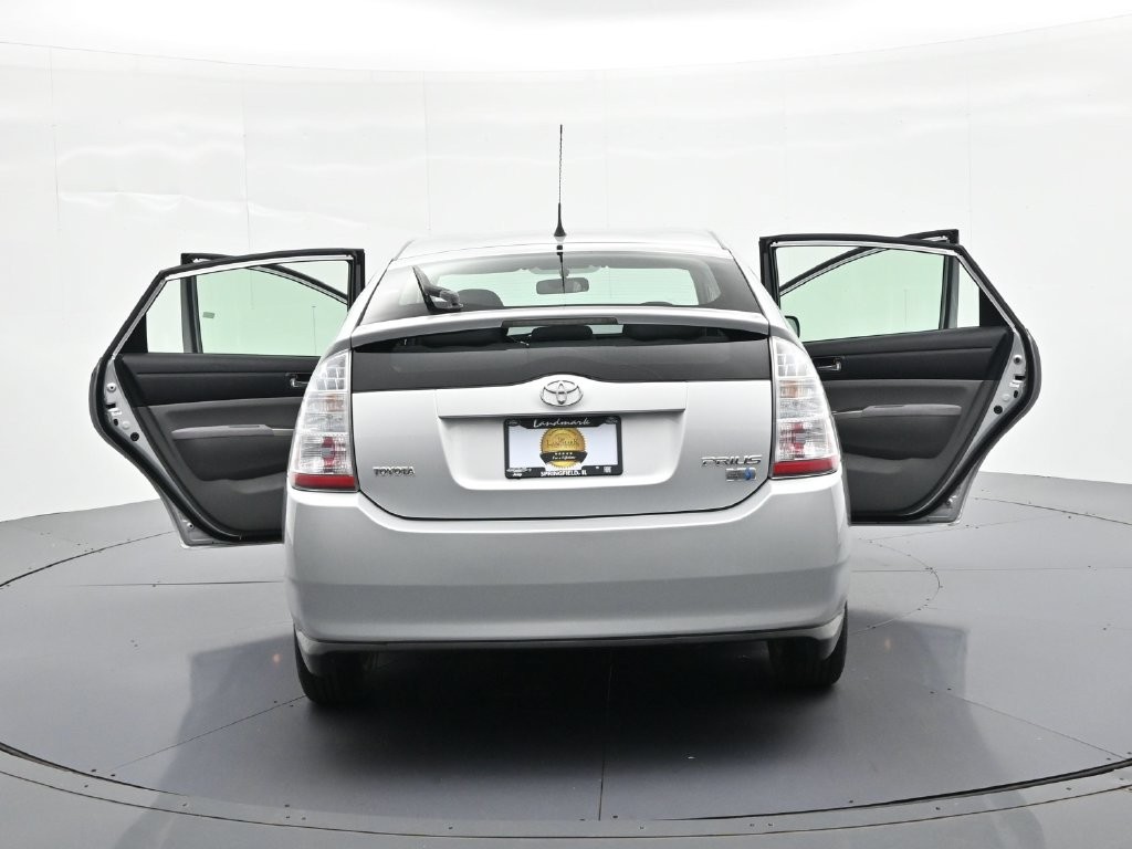 Toyota Prius Vehicle Full-screen Gallery Image 25
