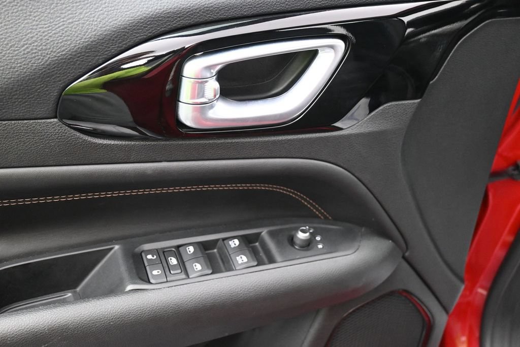 Jeep Compass Vehicle Full-screen Gallery Image 14