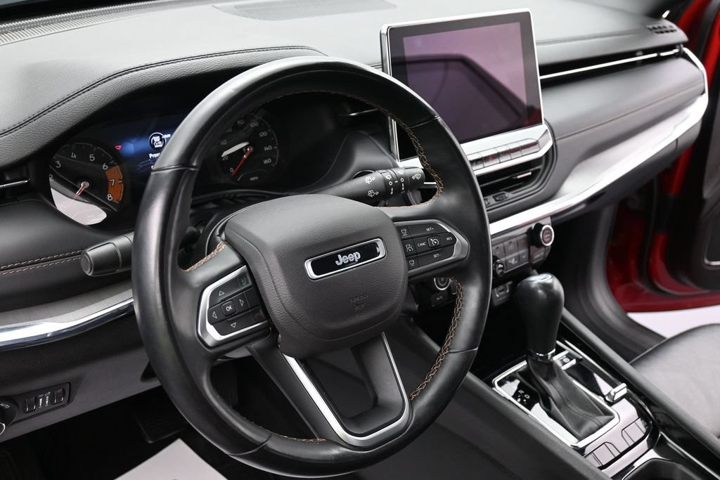 Jeep Compass Vehicle Full-screen Gallery Image 15