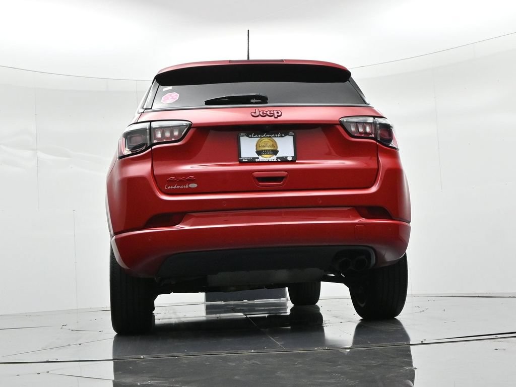Jeep Compass Vehicle Full-screen Gallery Image 21