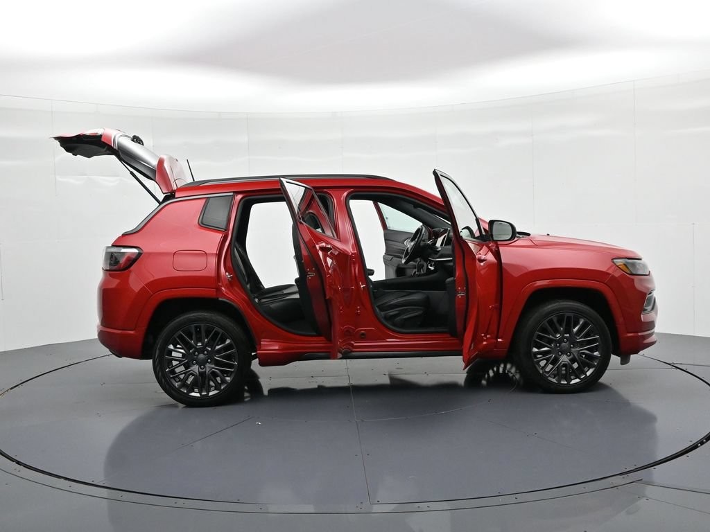 Jeep Compass Vehicle Full-screen Gallery Image 24