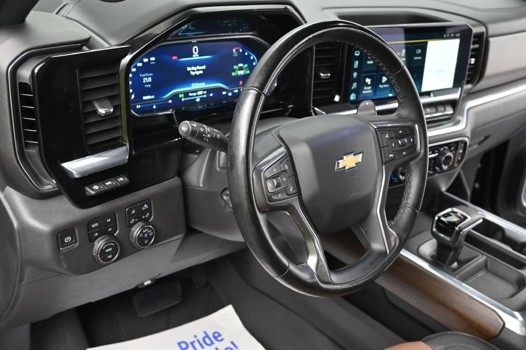 Chevrolet Silverado 1500 Vehicle Full-screen Gallery Image 15