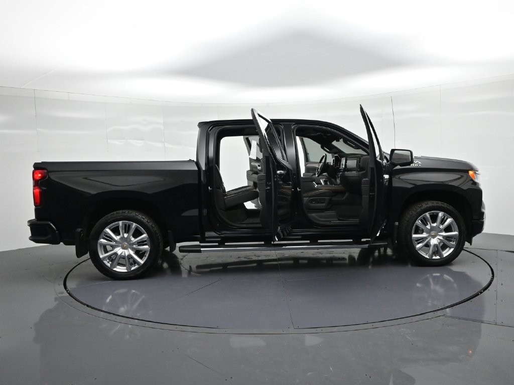 Chevrolet Silverado 1500 Vehicle Full-screen Gallery Image 24