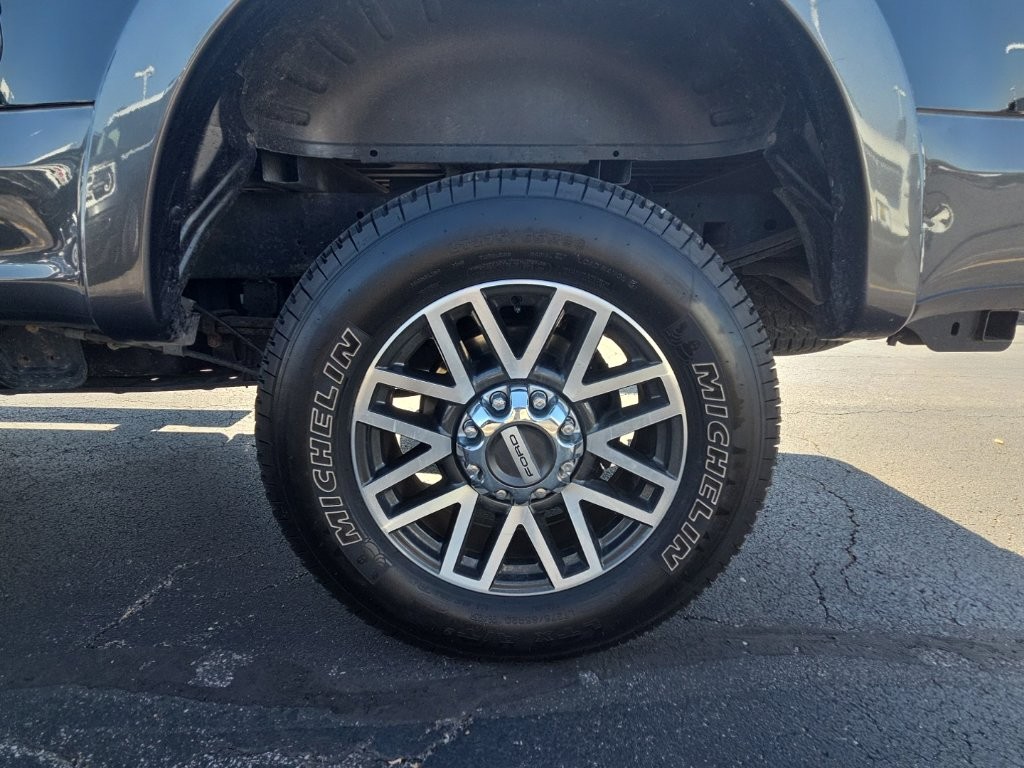 Ford Super Duty F-250 SRW Vehicle Full-screen Gallery Image 4