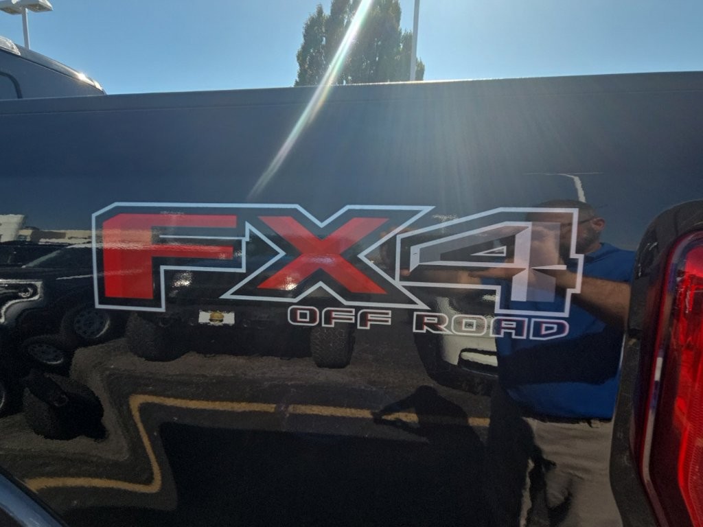 Ford Super Duty F-250 SRW Vehicle Full-screen Gallery Image 5
