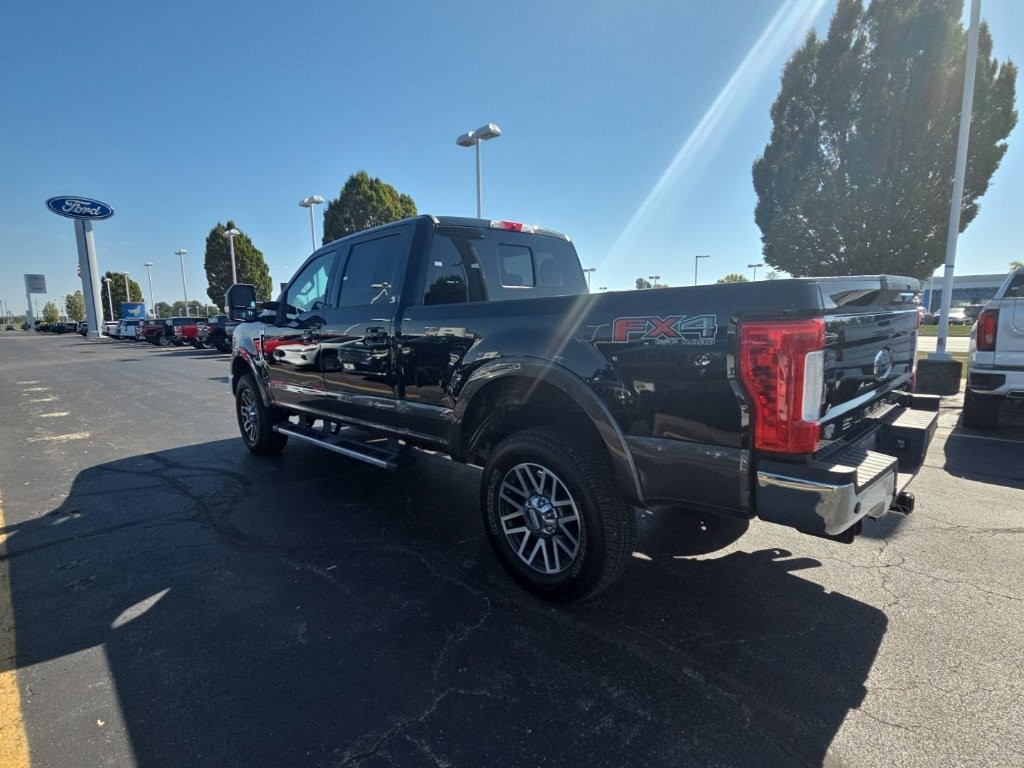 Ford Super Duty F-250 SRW Vehicle Full-screen Gallery Image 6