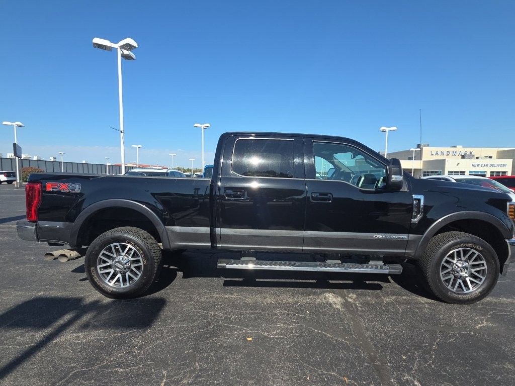 Ford Super Duty F-250 SRW Vehicle Full-screen Gallery Image 8