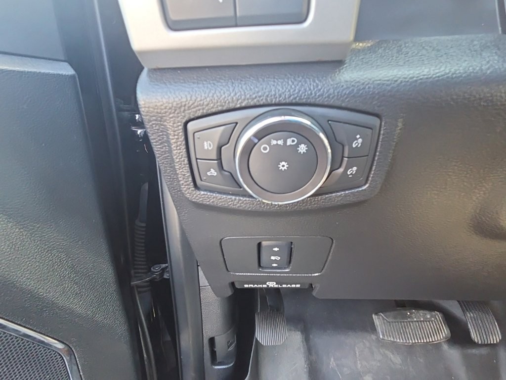 Ford Super Duty F-250 SRW Vehicle Full-screen Gallery Image 11