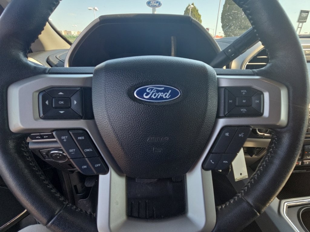 Ford Super Duty F-250 SRW Vehicle Full-screen Gallery Image 12