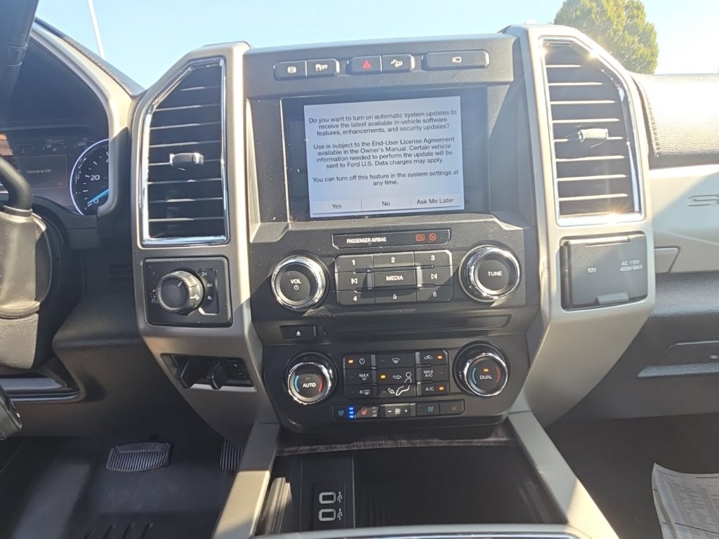 Ford Super Duty F-250 SRW Vehicle Full-screen Gallery Image 14