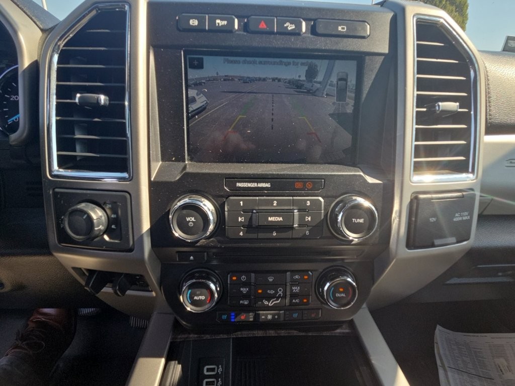 Ford Super Duty F-250 SRW Vehicle Full-screen Gallery Image 15