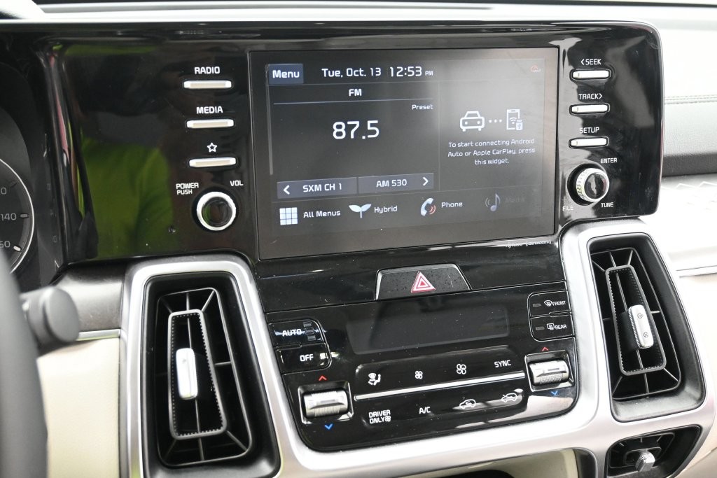 Kia Sorento Hybrid Vehicle Full-screen Gallery Image 10