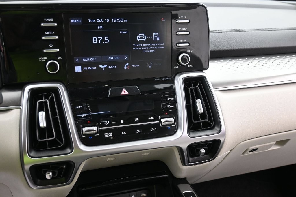 Kia Sorento Hybrid Vehicle Full-screen Gallery Image 14