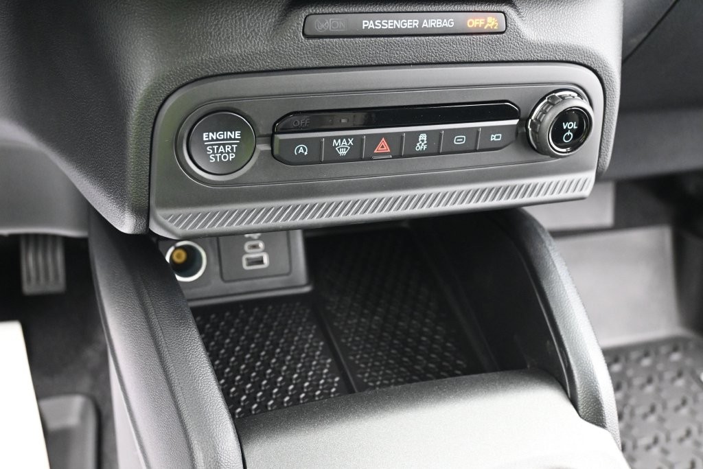 Ford Bronco Sport Vehicle Full-screen Gallery Image 11