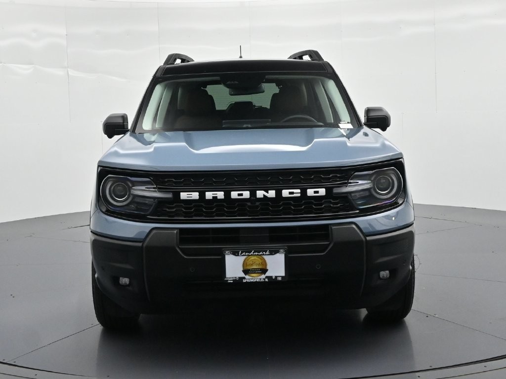 Ford Bronco Sport Vehicle Full-screen Gallery Image 3