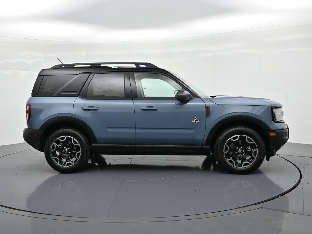 Ford Bronco Sport Vehicle Full-screen Gallery Image 5