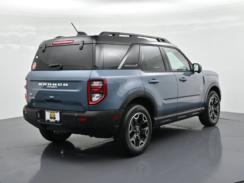 Ford Bronco Sport Vehicle Full-screen Gallery Image 6