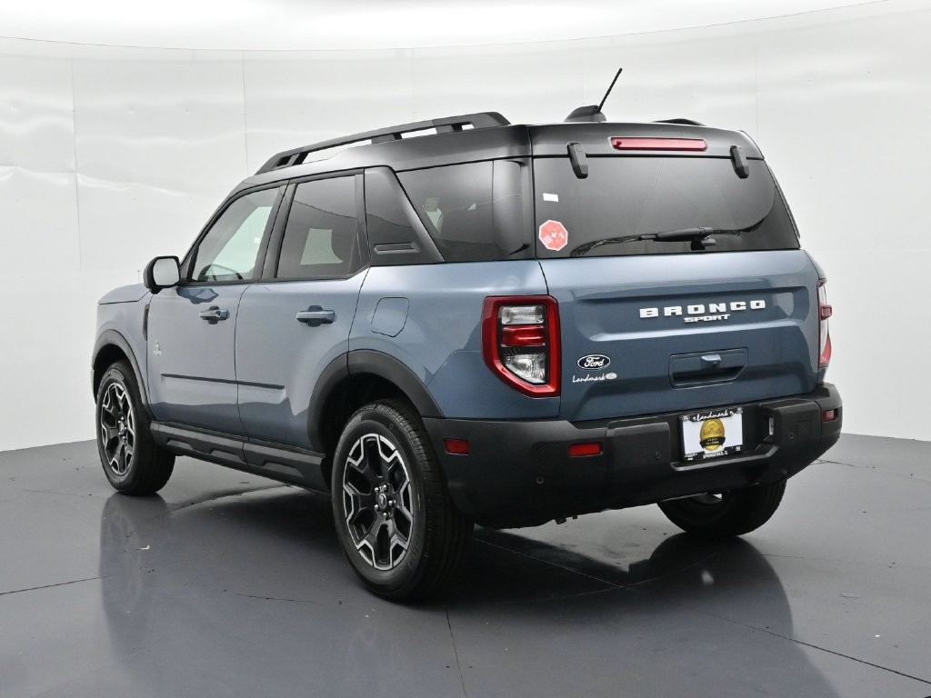 Ford Bronco Sport Vehicle Full-screen Gallery Image 8