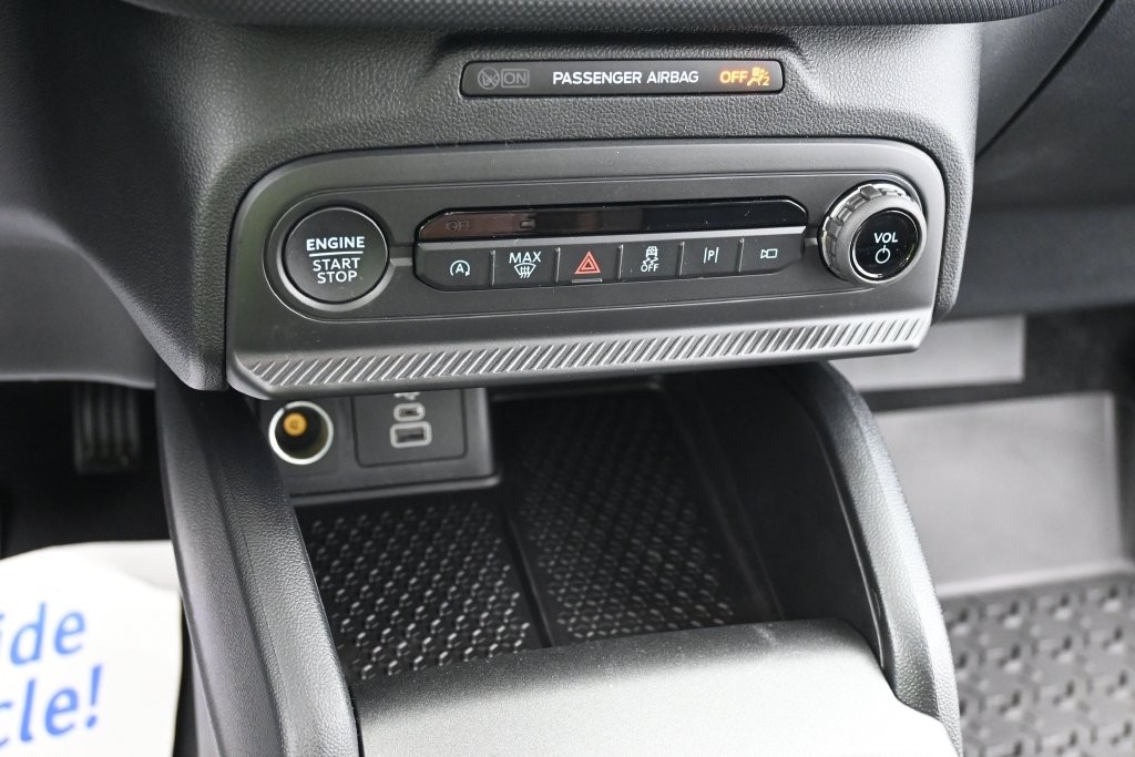 Ford Bronco Sport Vehicle Full-screen Gallery Image 11