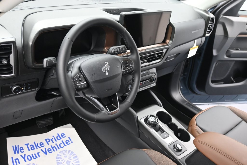 Ford Bronco Sport Vehicle Full-screen Gallery Image 14