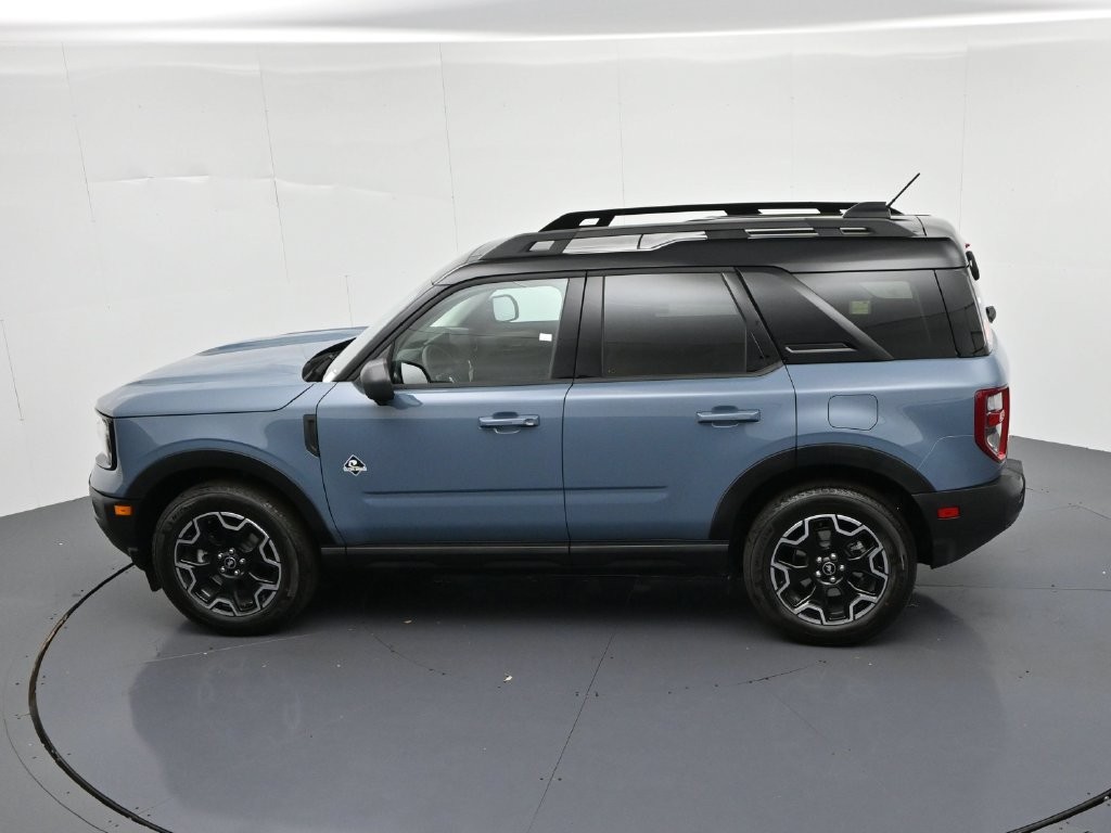 Ford Bronco Sport Vehicle Full-screen Gallery Image 18