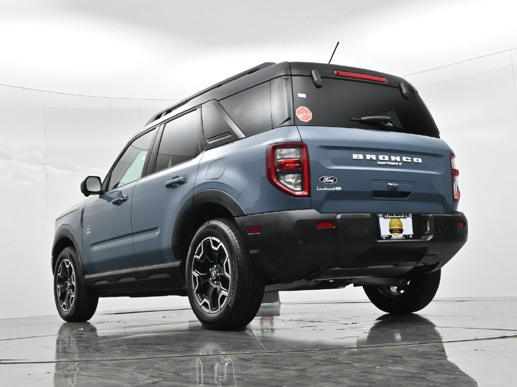 Ford Bronco Sport Vehicle Full-screen Gallery Image 19