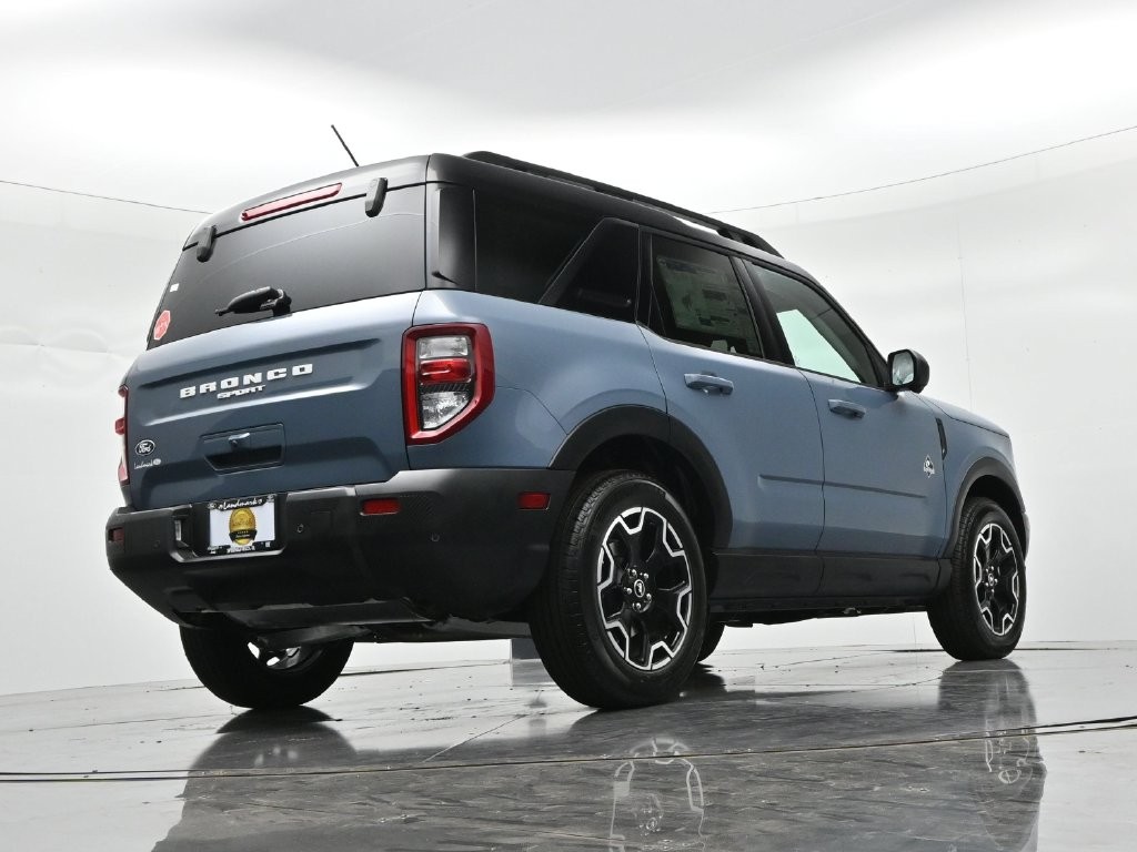 Ford Bronco Sport Vehicle Full-screen Gallery Image 21