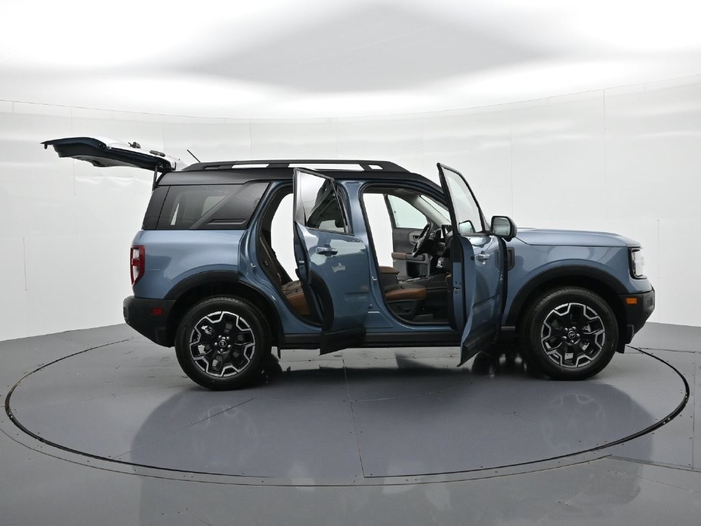 Ford Bronco Sport Vehicle Full-screen Gallery Image 23