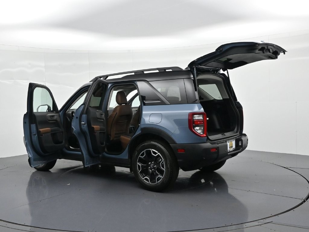Ford Bronco Sport Vehicle Full-screen Gallery Image 24