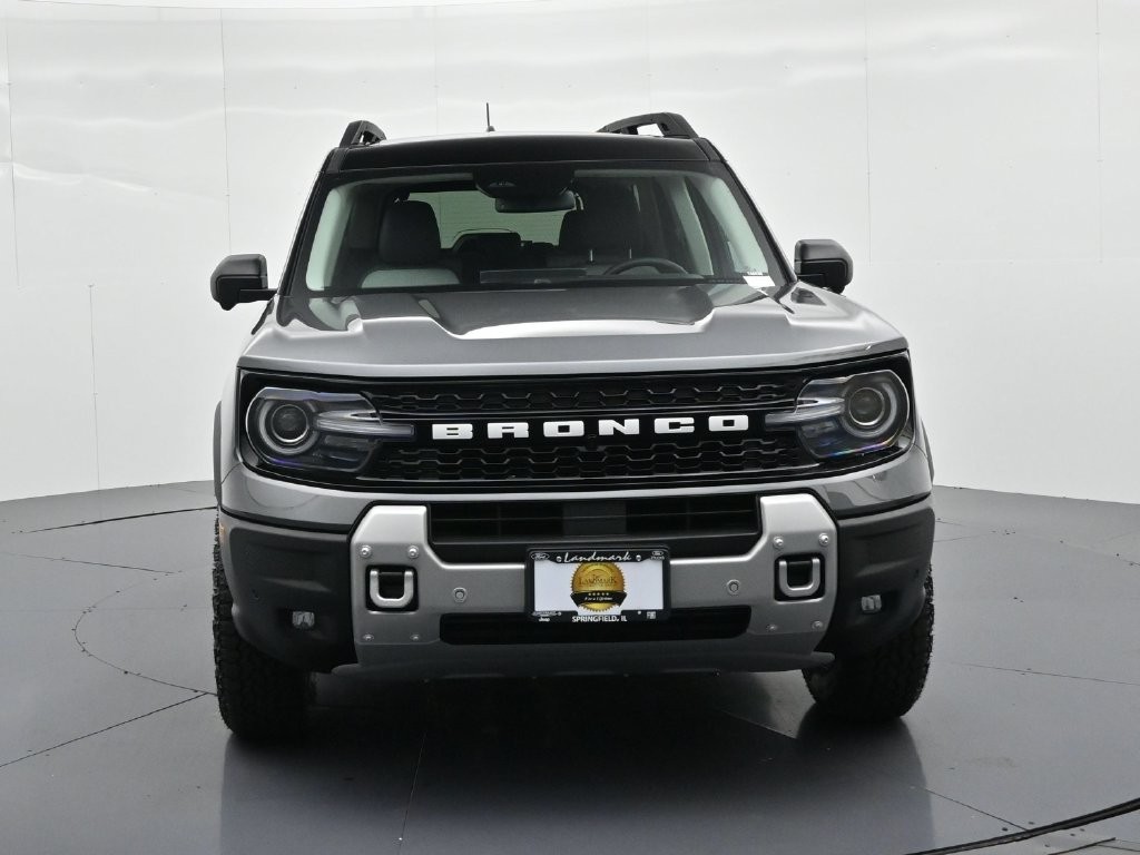 Ford Bronco Sport Vehicle Full-screen Gallery Image 3