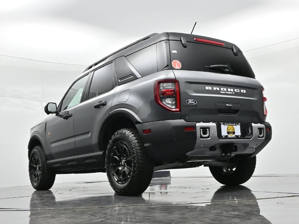 Ford Bronco Sport Vehicle Full-screen Gallery Image 19