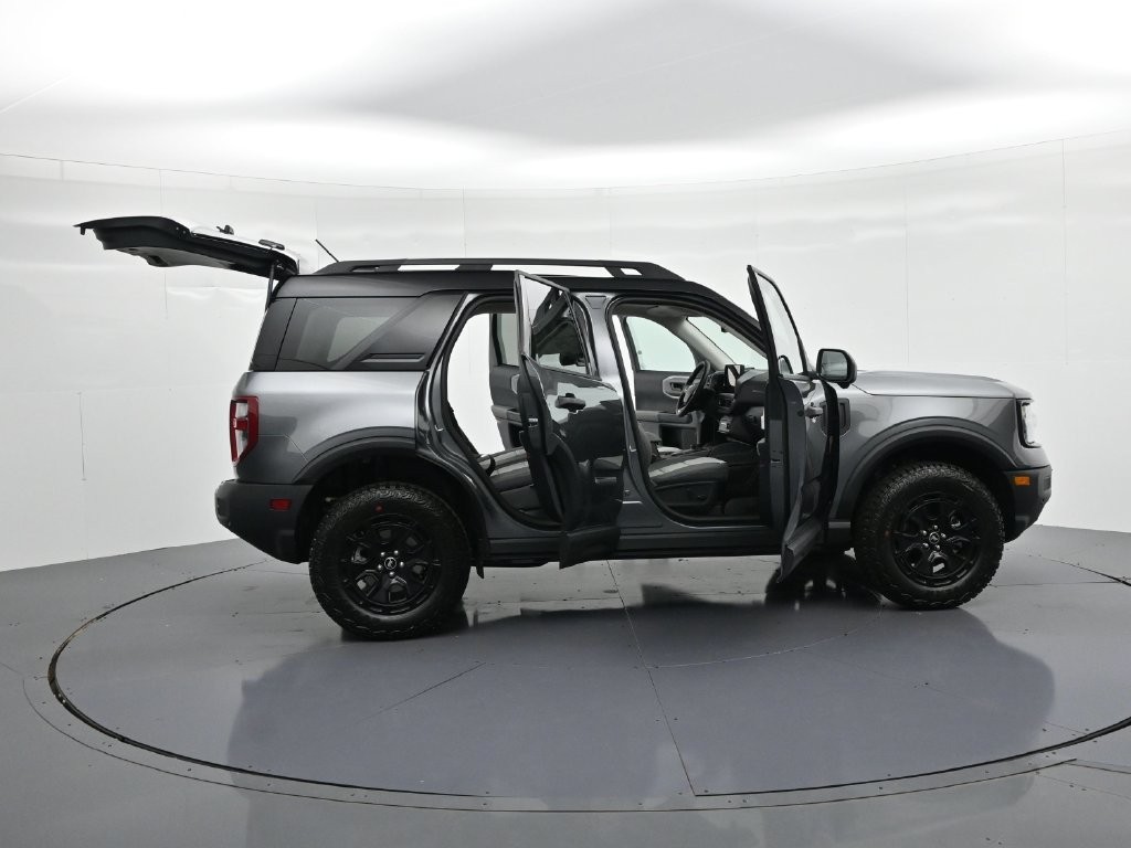 Ford Bronco Sport Vehicle Full-screen Gallery Image 23