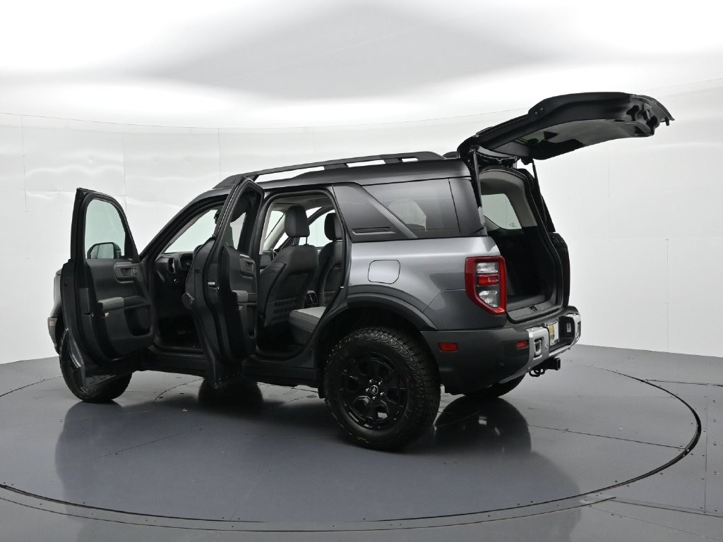 Ford Bronco Sport Vehicle Full-screen Gallery Image 24
