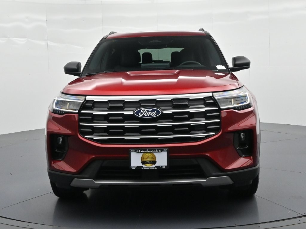 Ford Explorer Vehicle Full-screen Gallery Image 3