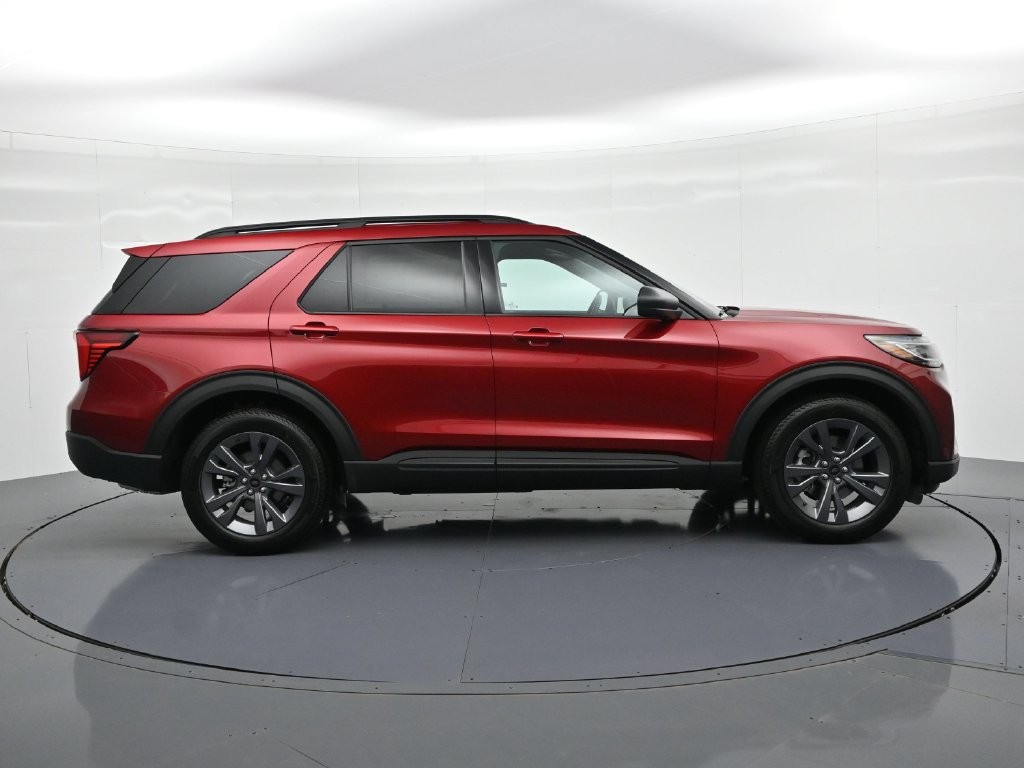 Ford Explorer Vehicle Full-screen Gallery Image 5