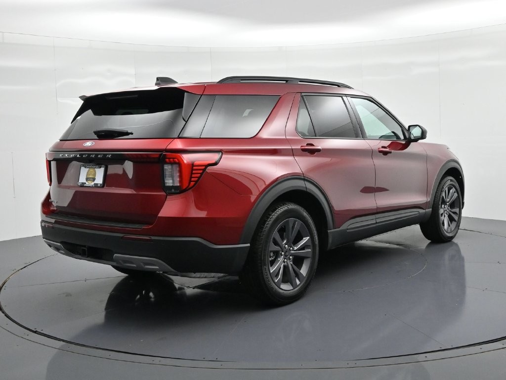 Ford Explorer Vehicle Full-screen Gallery Image 6